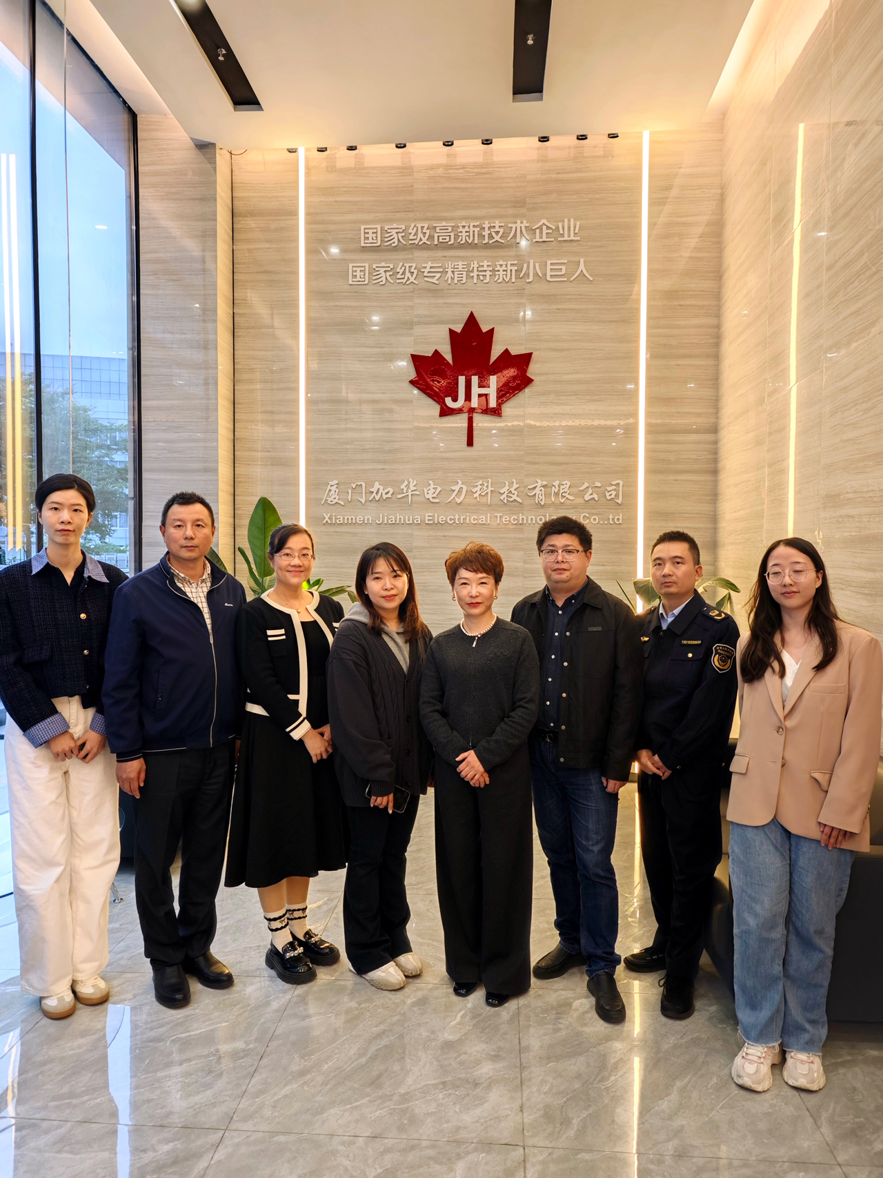 1733799543115302.jpg yas.jpg